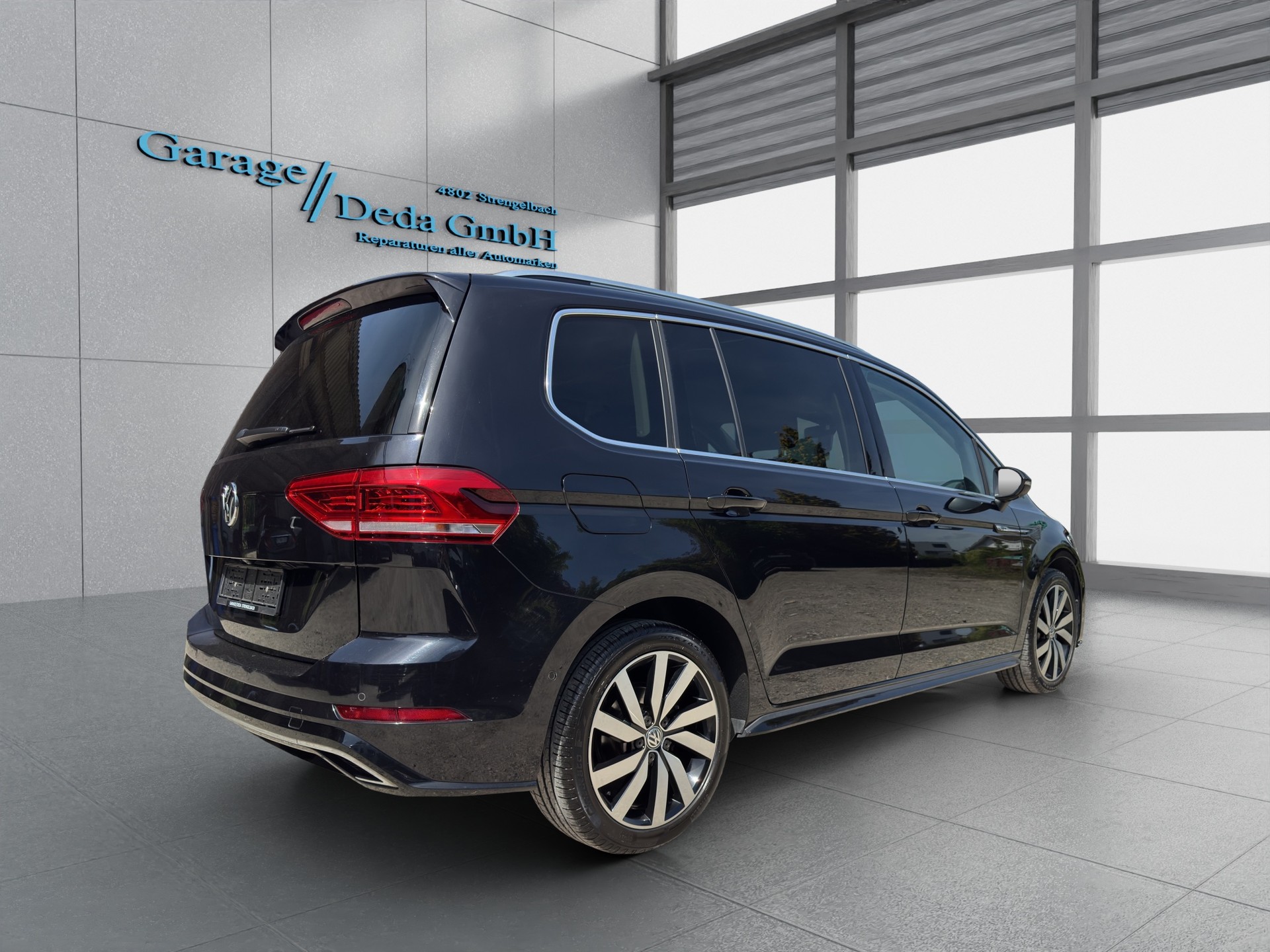 VW Touran 1.5 TSI Highline EVO R Line DSG 7 Plätzer-image-4