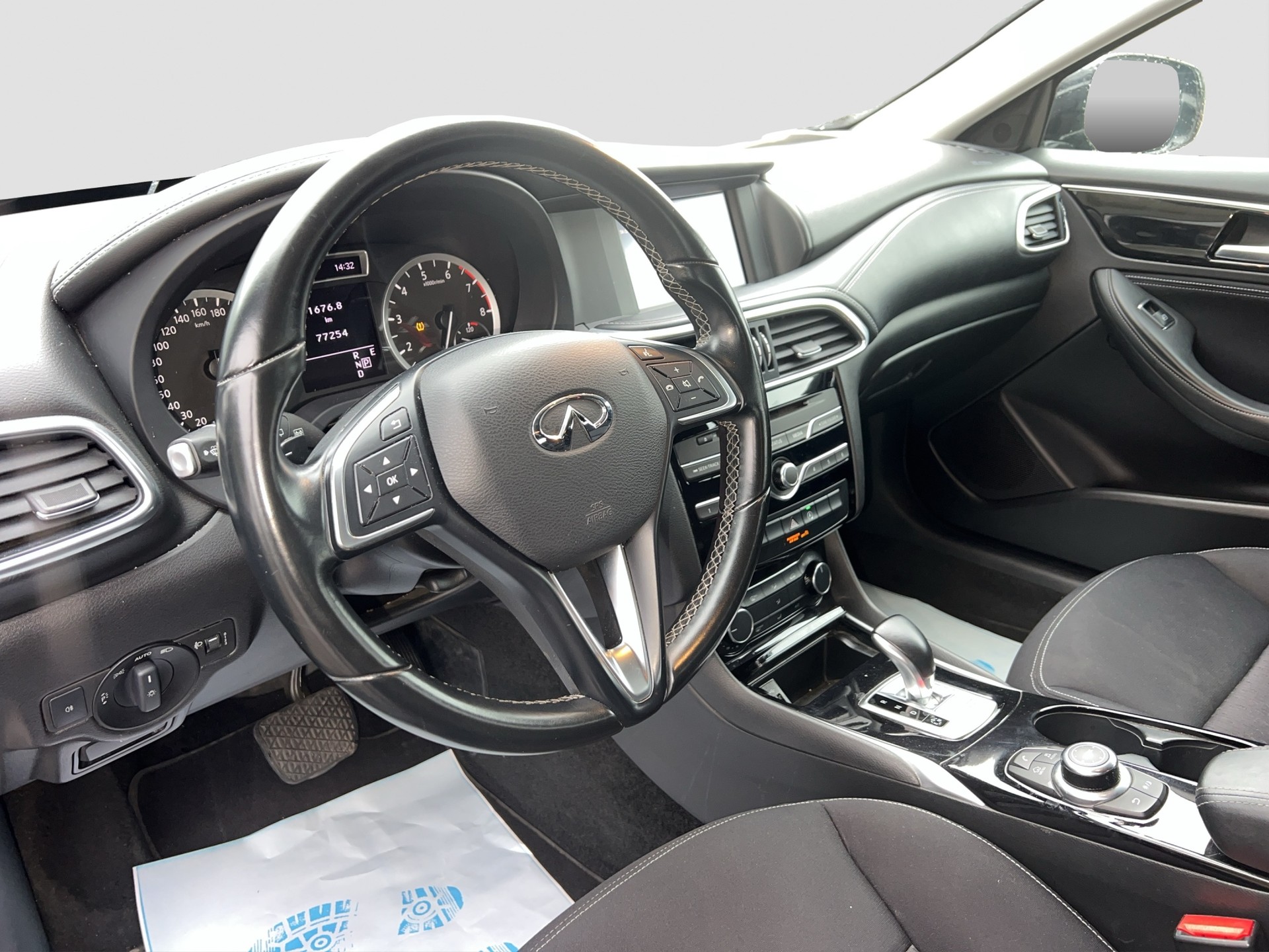 INFINITI Q30 1.6t Sport FWD DCT-image-16