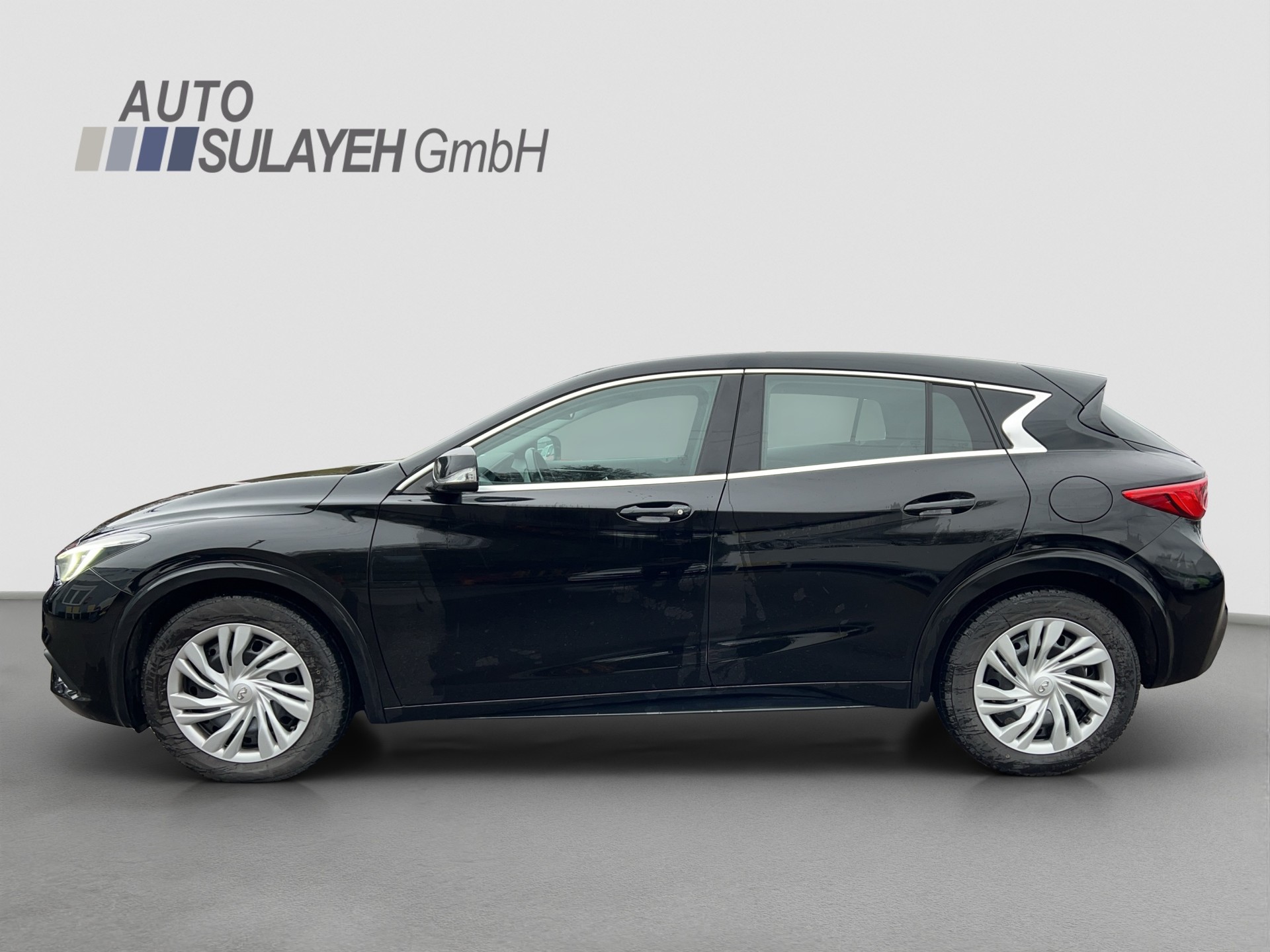 INFINITI Q30 1.6t Sport FWD DCT-showroom-element-1