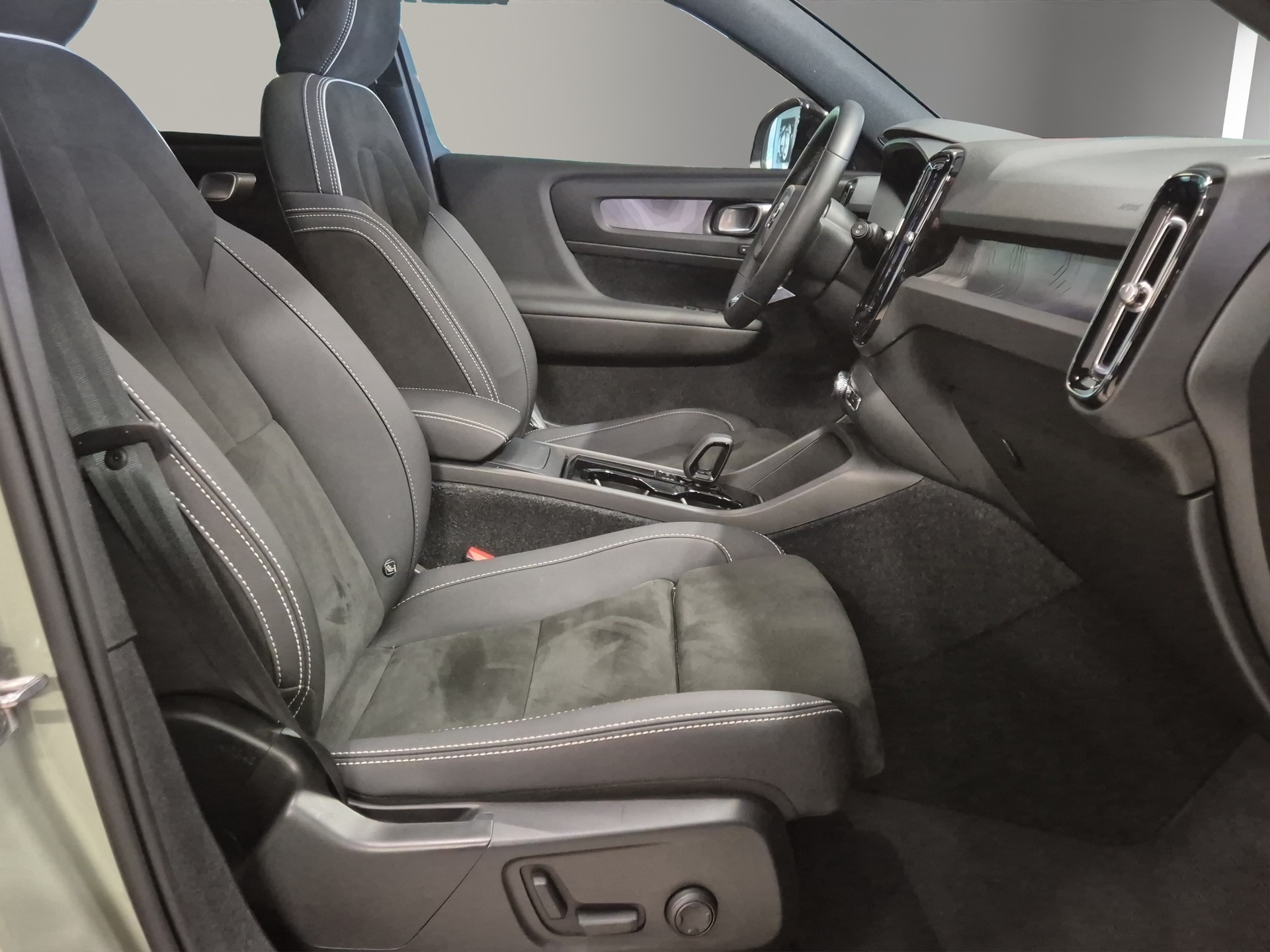 VOLVO XC40 Recharge P6 Ultimate FWD LEASING à partir de CHF 350.-/mois-image-16