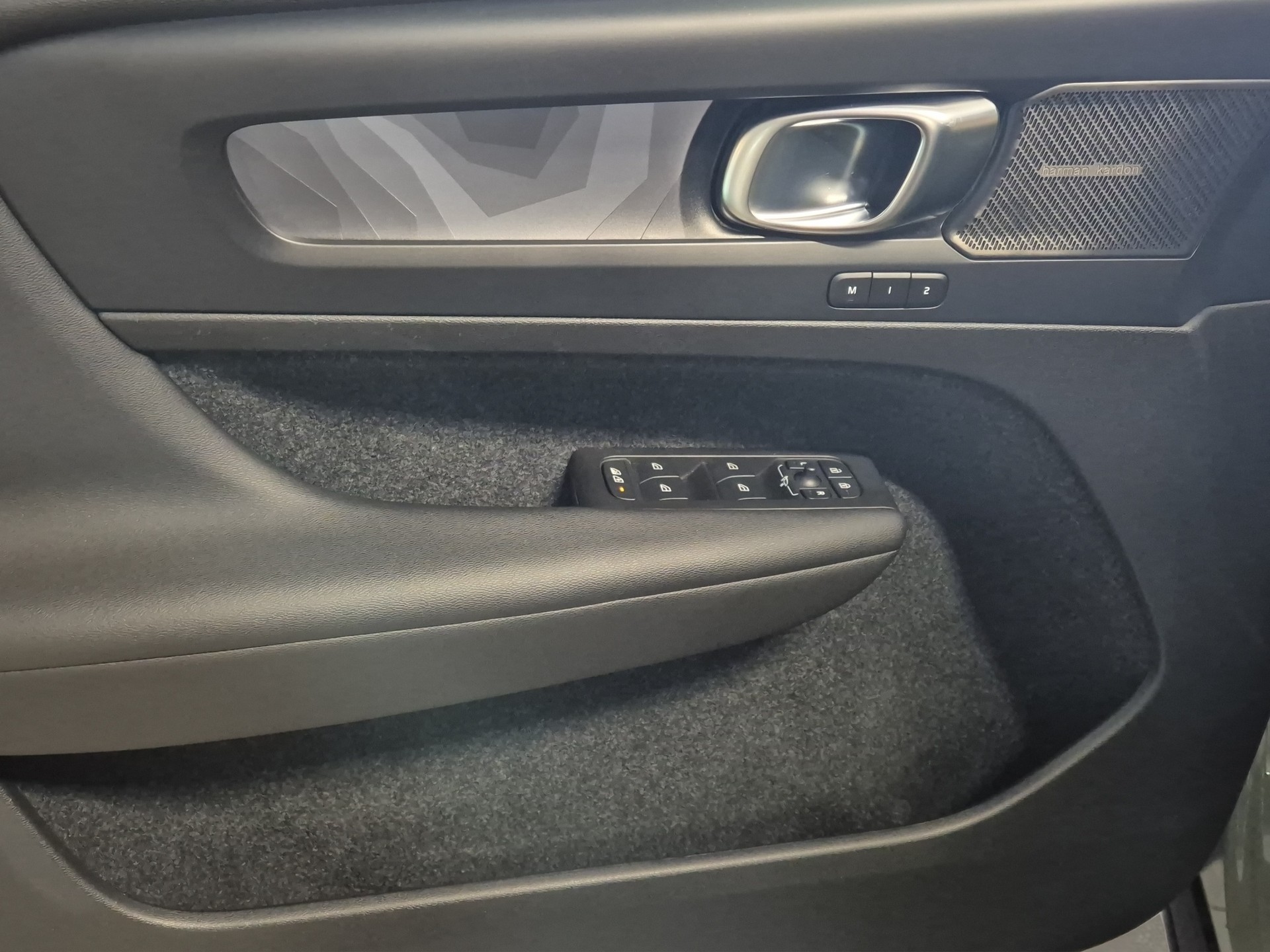 VOLVO XC40 Recharge P6 Ultimate FWD LEASING à partir de CHF 350.-/mois-image-6
