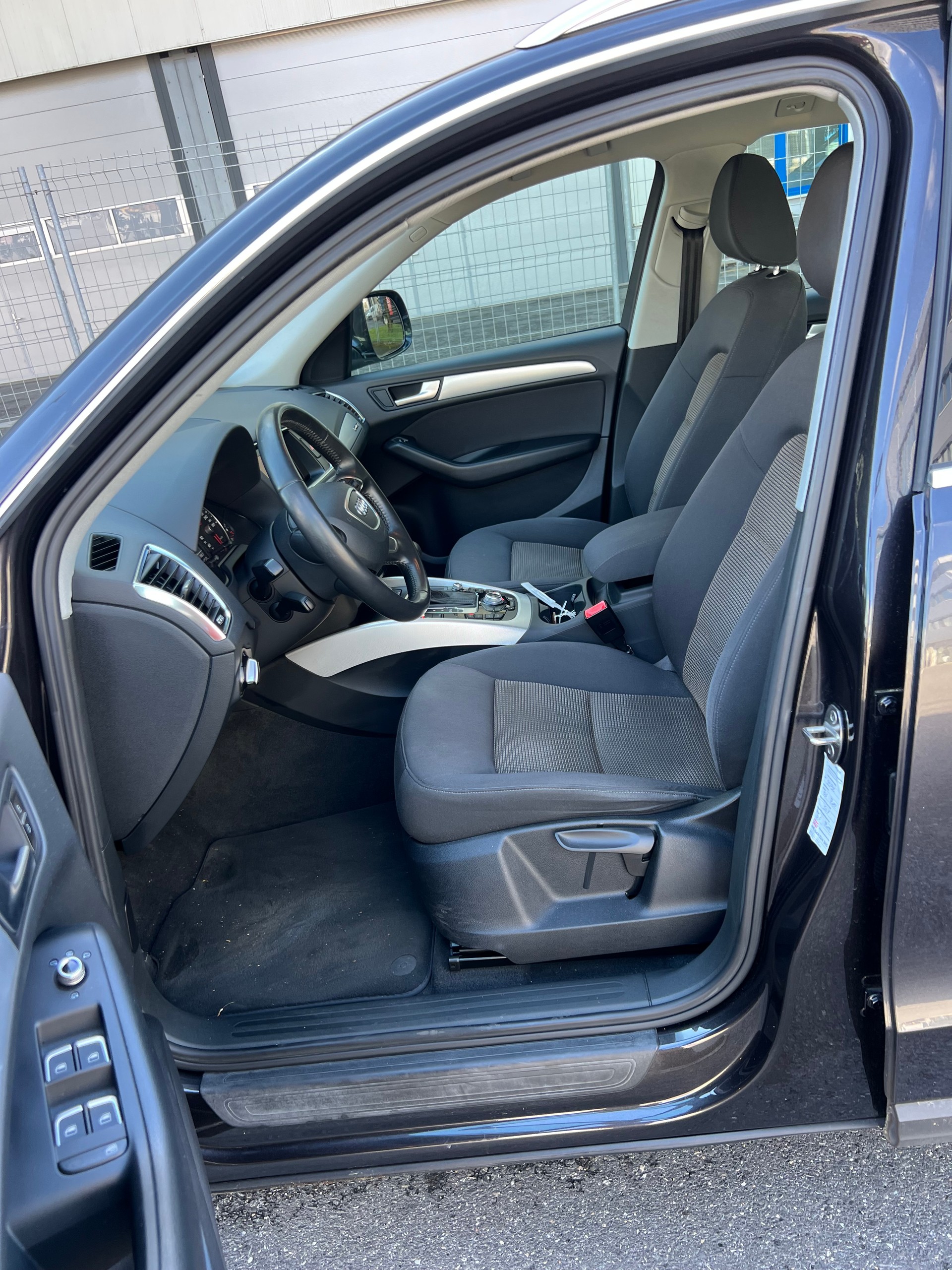 AUDI Q5 2.0 TDI quattro S-tronic-image-9