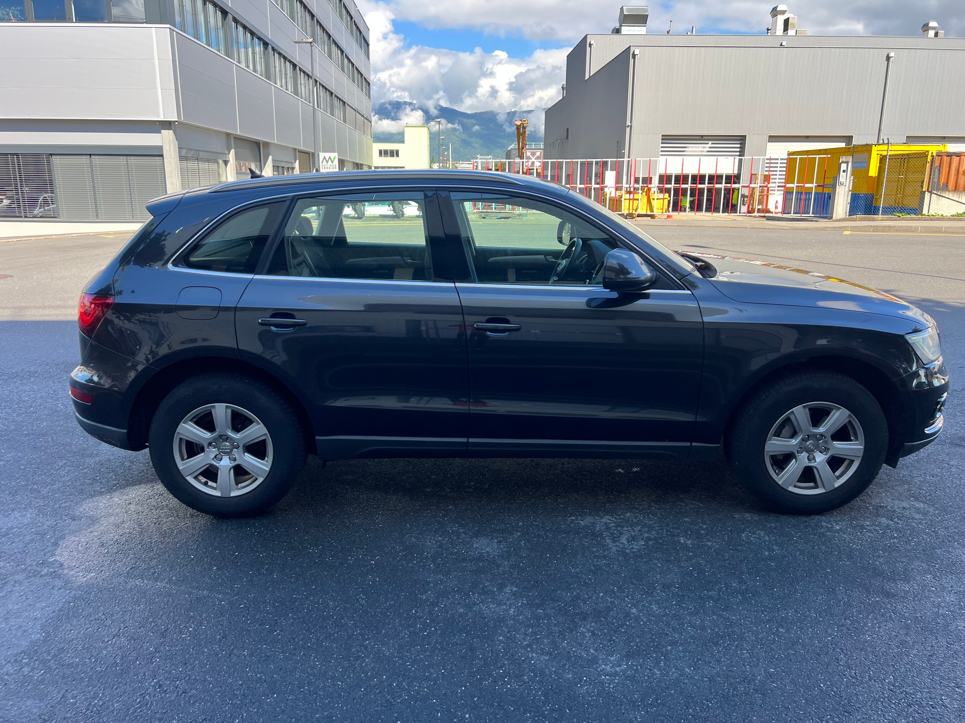 AUDI Q5 2.0 TDI quattro S-tronic-image-6
