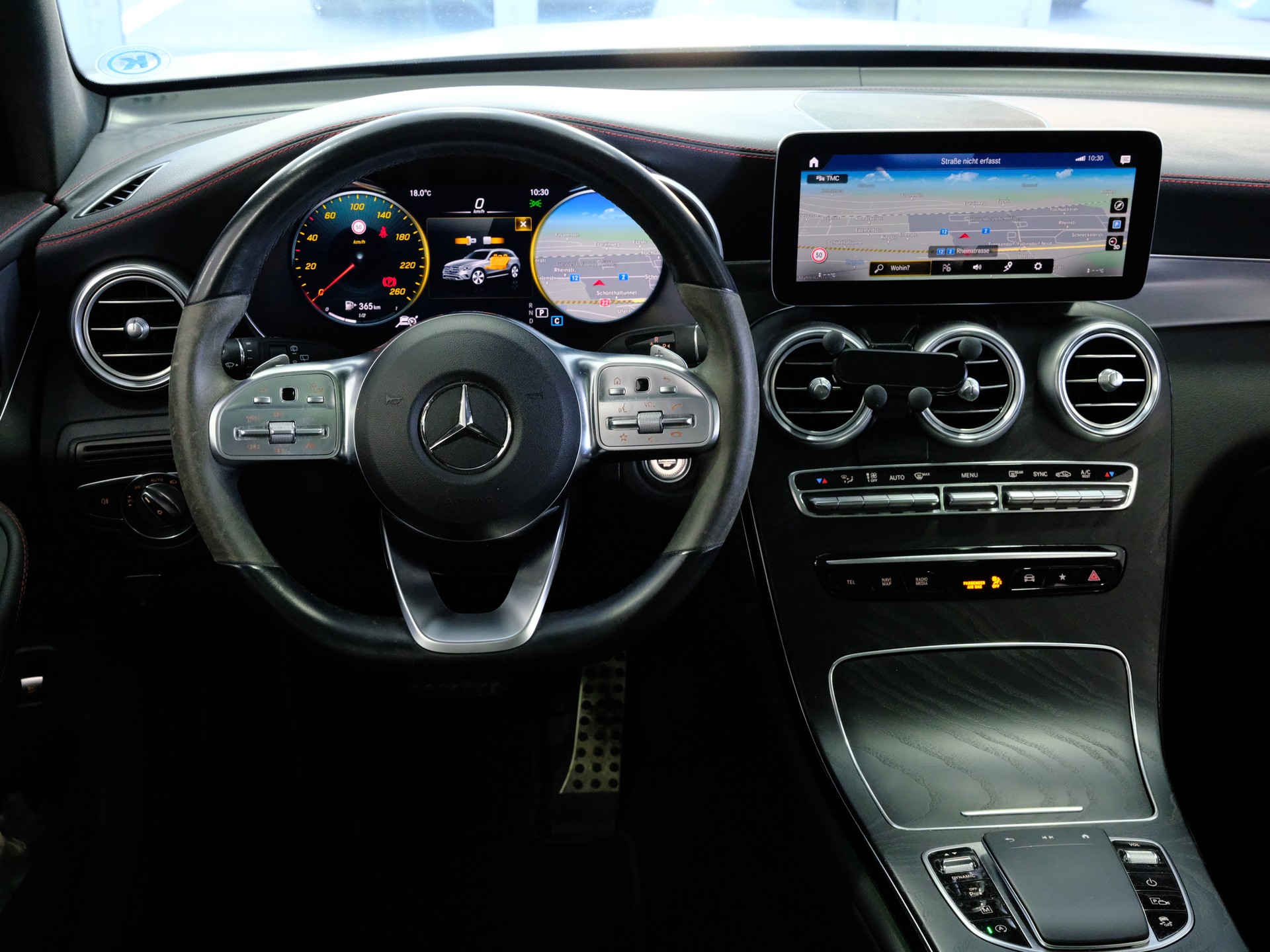 MERCEDES-BENZ GLC 220 d AMG Line 4Matic 9G-Tronic-image-11