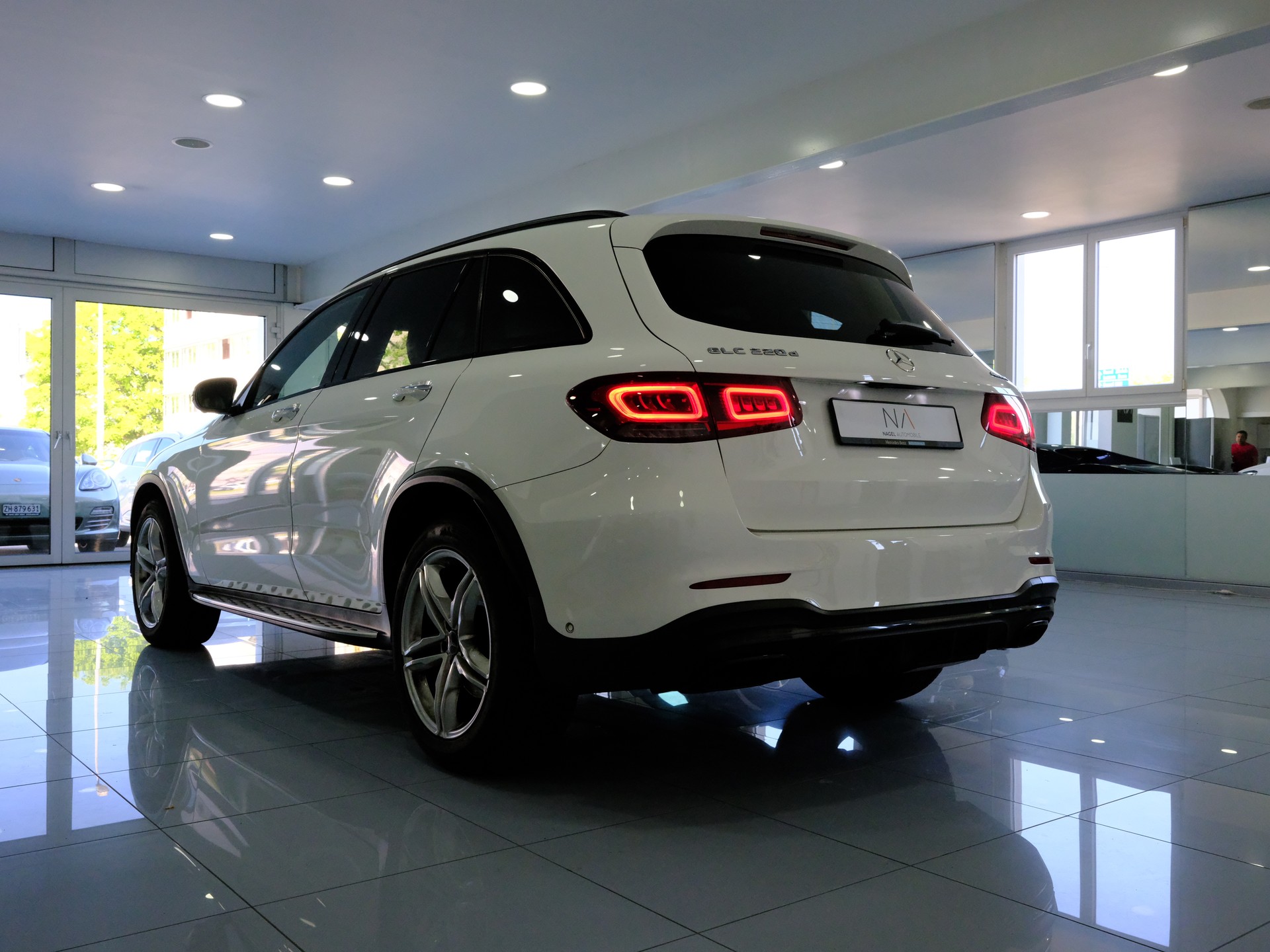 MERCEDES-BENZ GLC 220 d AMG Line 4Matic 9G-Tronic-image-4