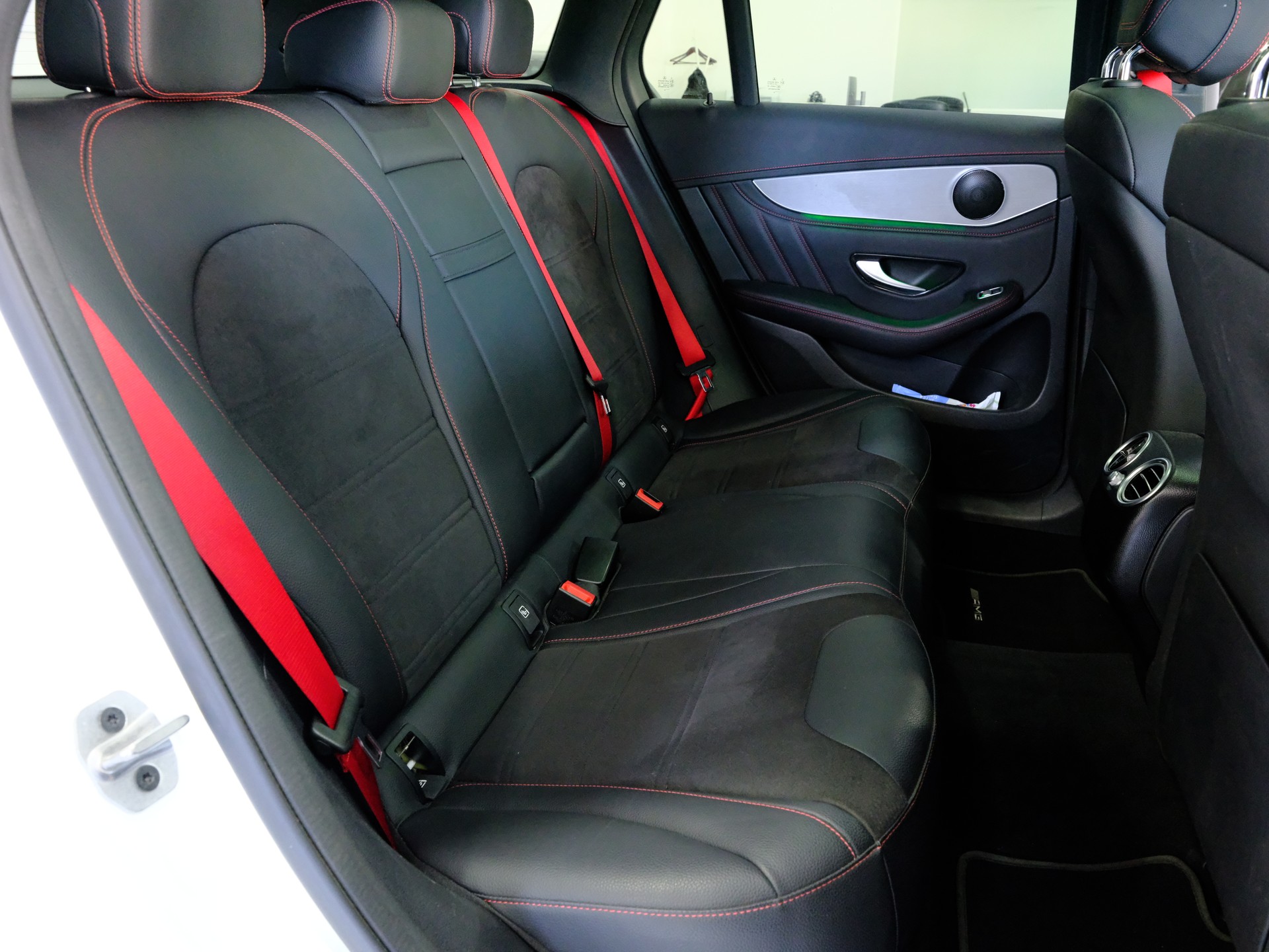 MERCEDES-BENZ GLC 220 d AMG Line 4Matic 9G-Tronic-image-15