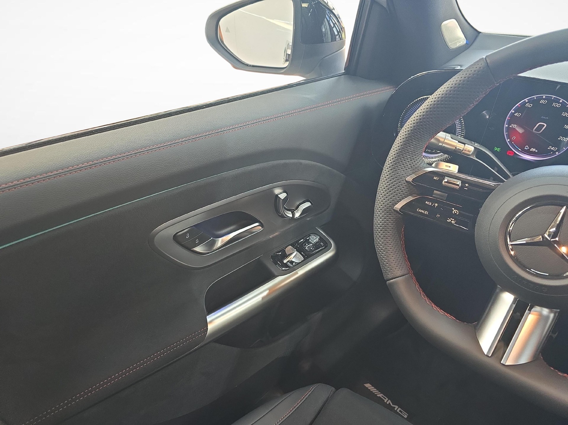 MERCEDES-BENZ GLB 350 4MATIC EQ Technology-image-5