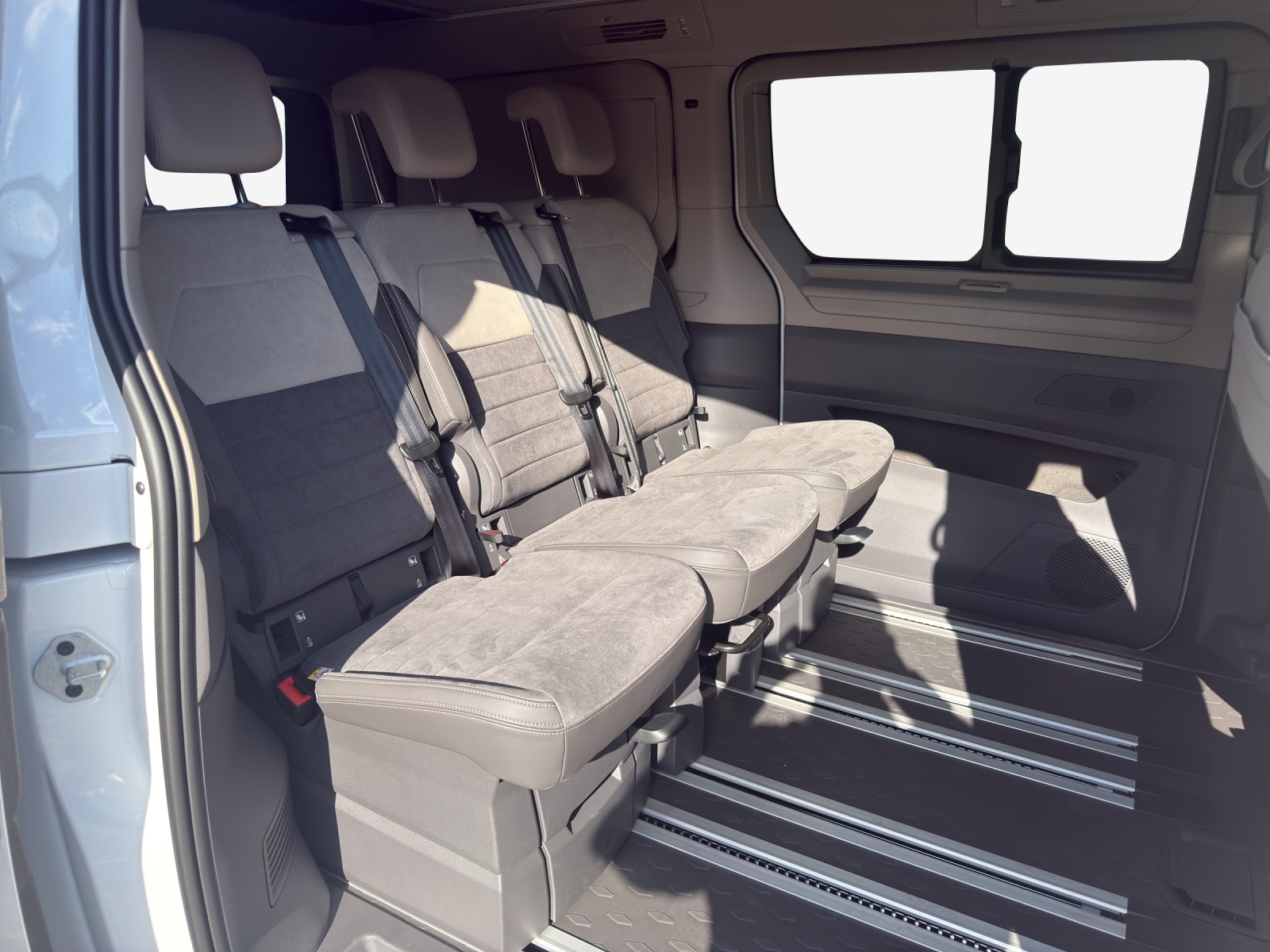 VW California 2.0 TDI Beach Tour Liberty-image-11