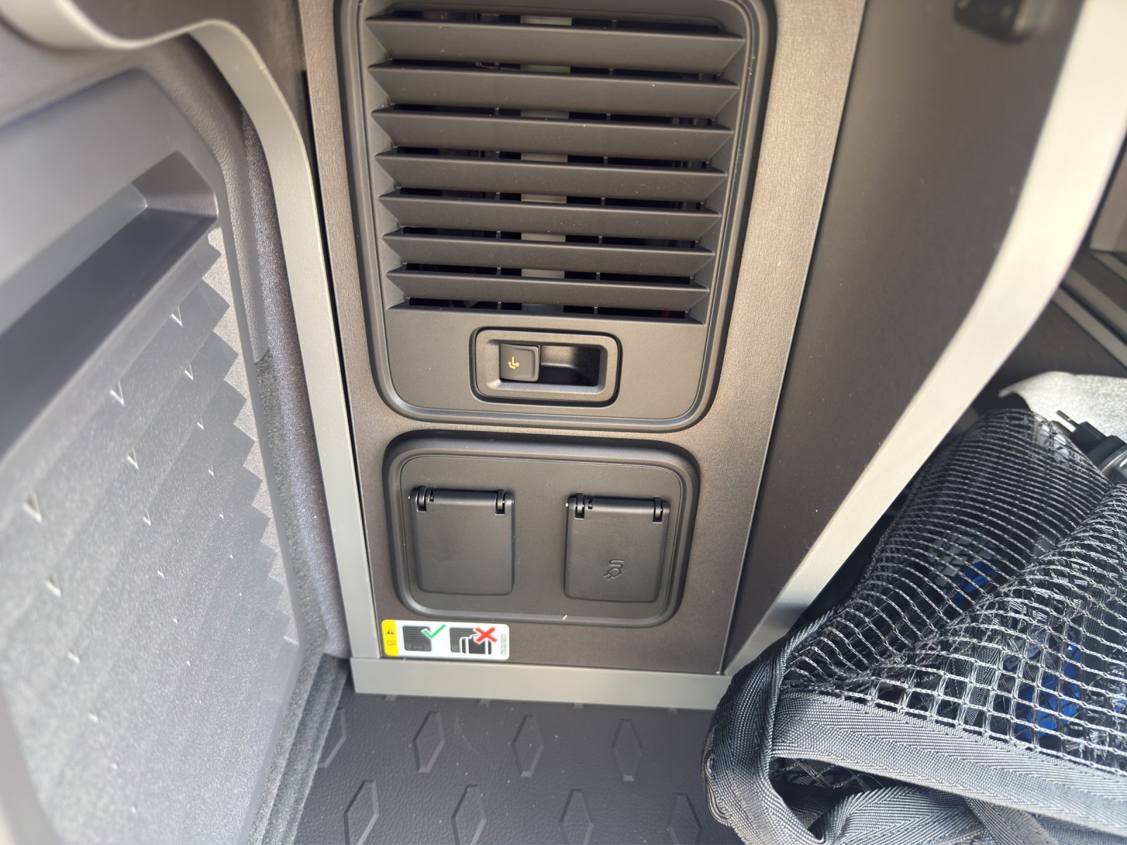 VW California 2.0 TDI Beach Tour Liberty-image-14