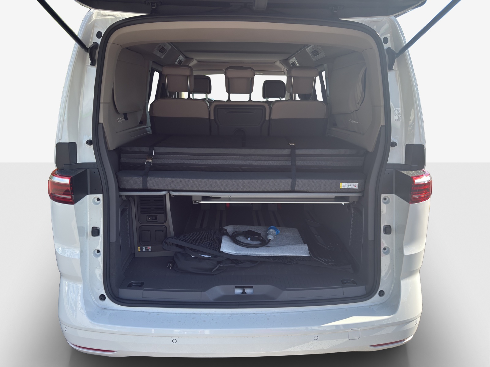 VW California 2.0 TDI Beach Tour Liberty-image-12