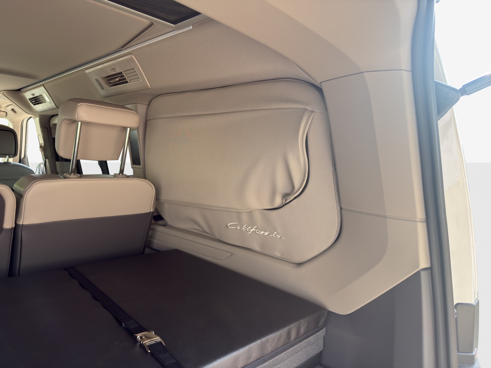 VW California 2.0 TDI Beach Tour Liberty-image-15
