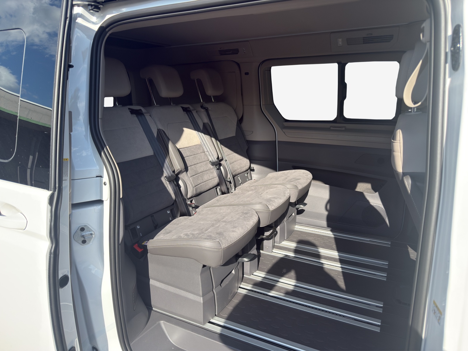 VW California 2.0 TDI Beach Tour Liberty-image-10