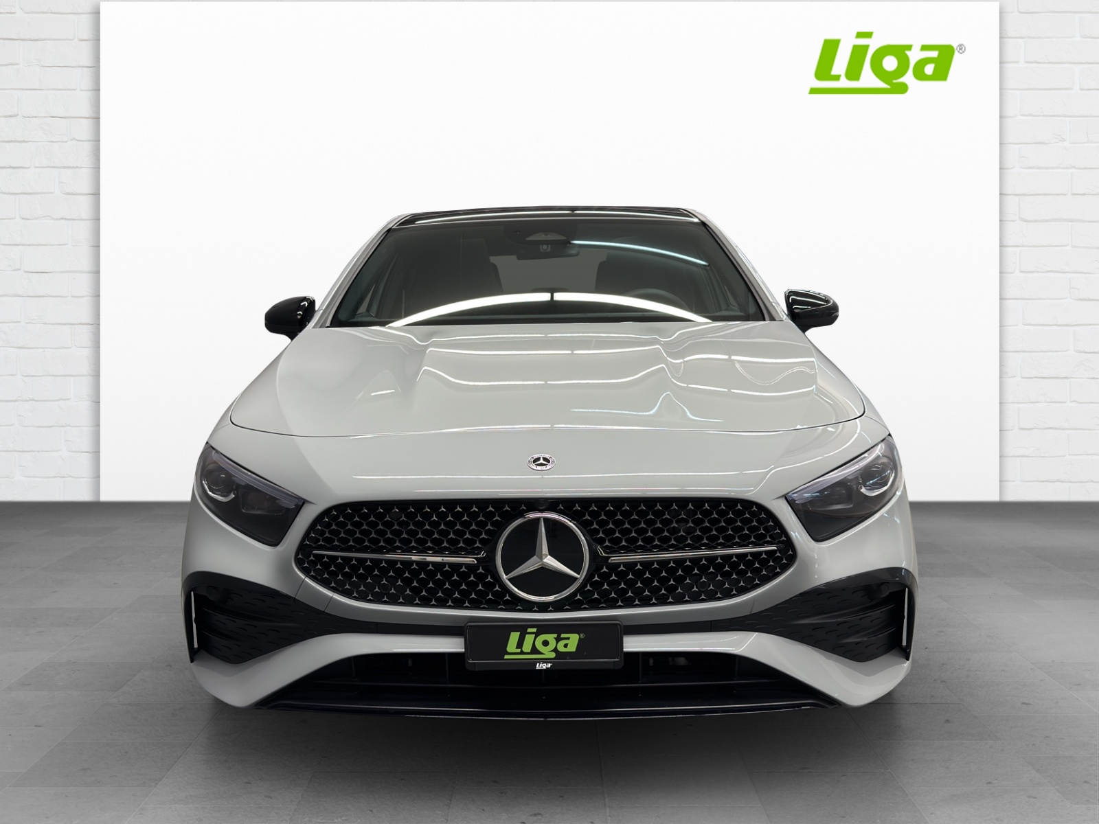 MERCEDES-BENZ A 200 AMG Line-showroom-element-1