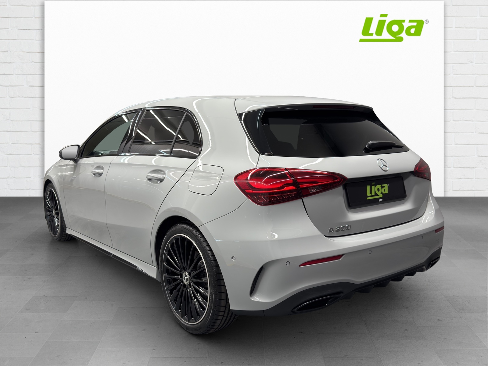 MERCEDES-BENZ A 200 AMG Line-showroom-element-3