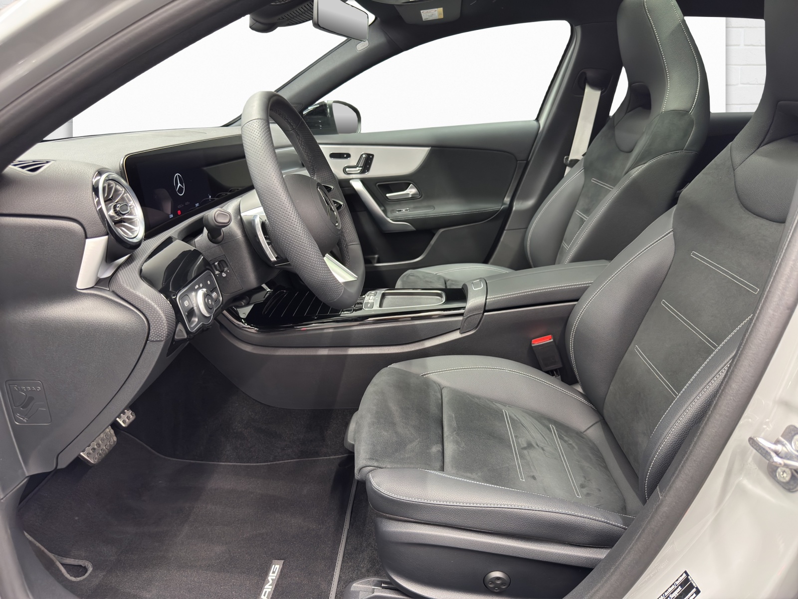 MERCEDES-BENZ A 200 AMG Line-image-6