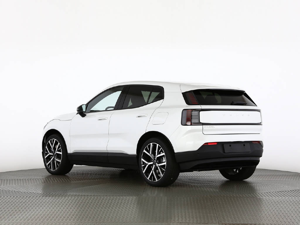 VOLVO EX 30 P8 Plus AWD-image-4