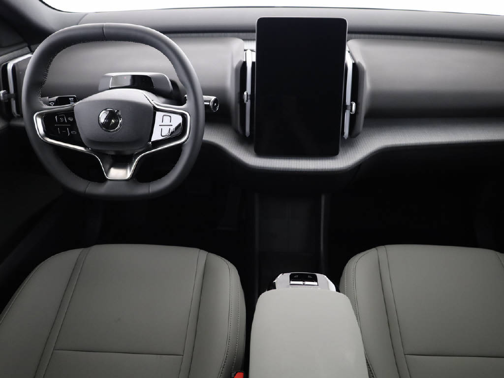 VOLVO EX 30 P8 Plus AWD-image-18