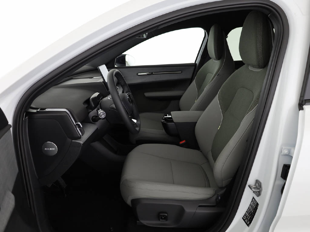 VOLVO EX 30 P8 Plus AWD-image-16