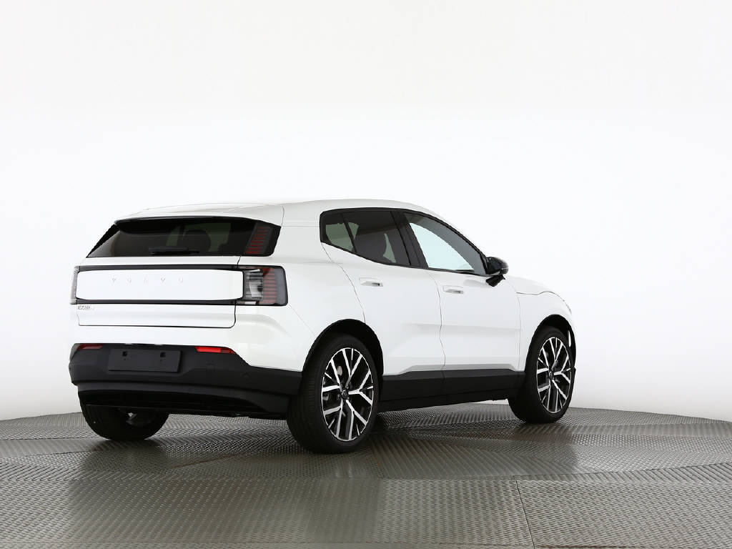 VOLVO EX 30 P8 Plus AWD-image-6