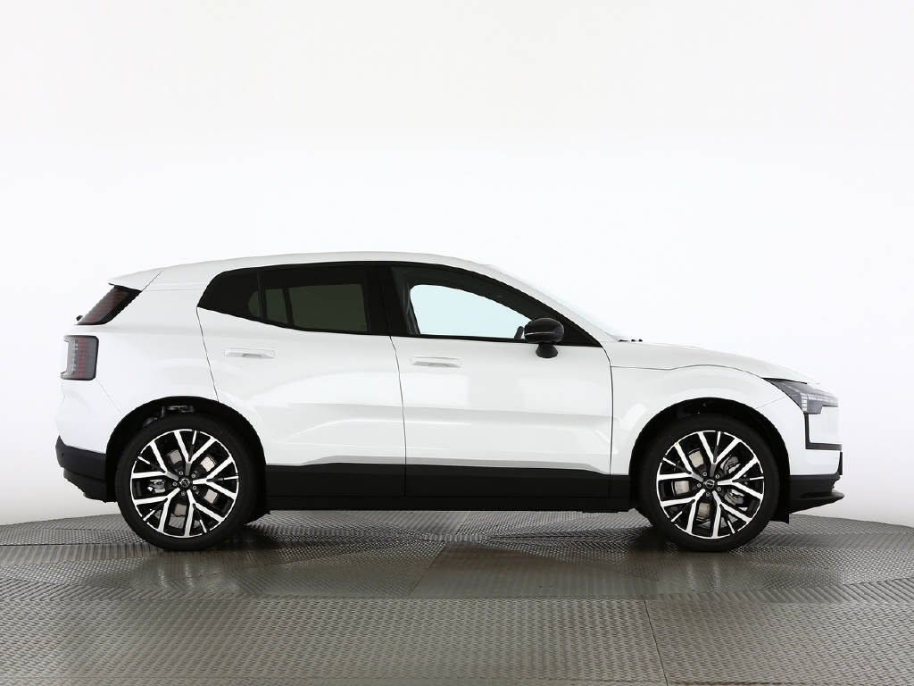 VOLVO EX 30 P8 Plus AWD-image-8