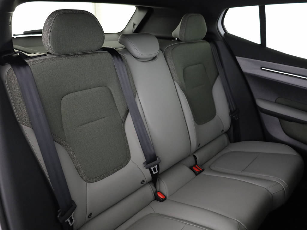 VOLVO EX 30 P8 Plus AWD-image-14