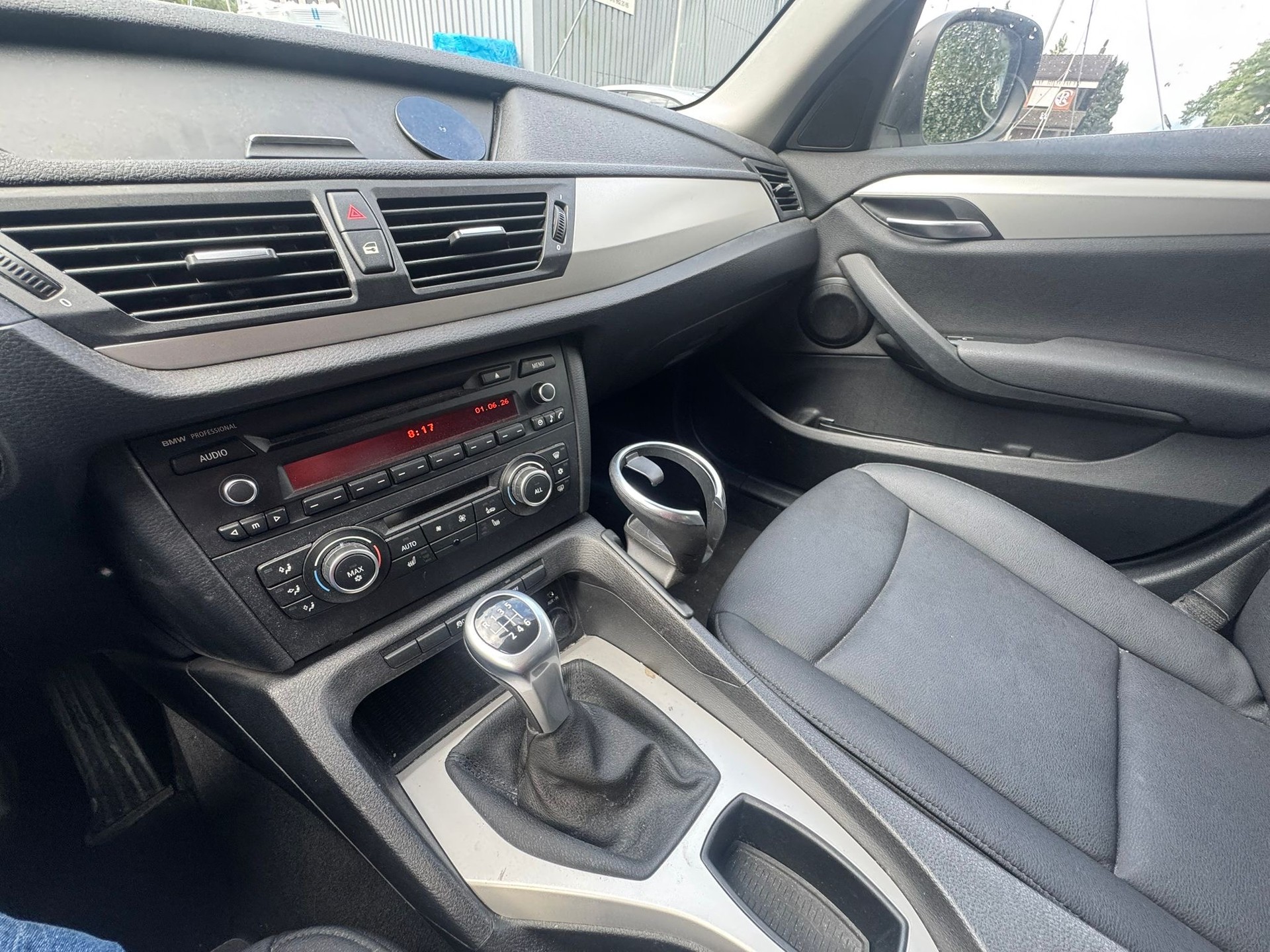 BMW X1 xDrive 18d-image-3