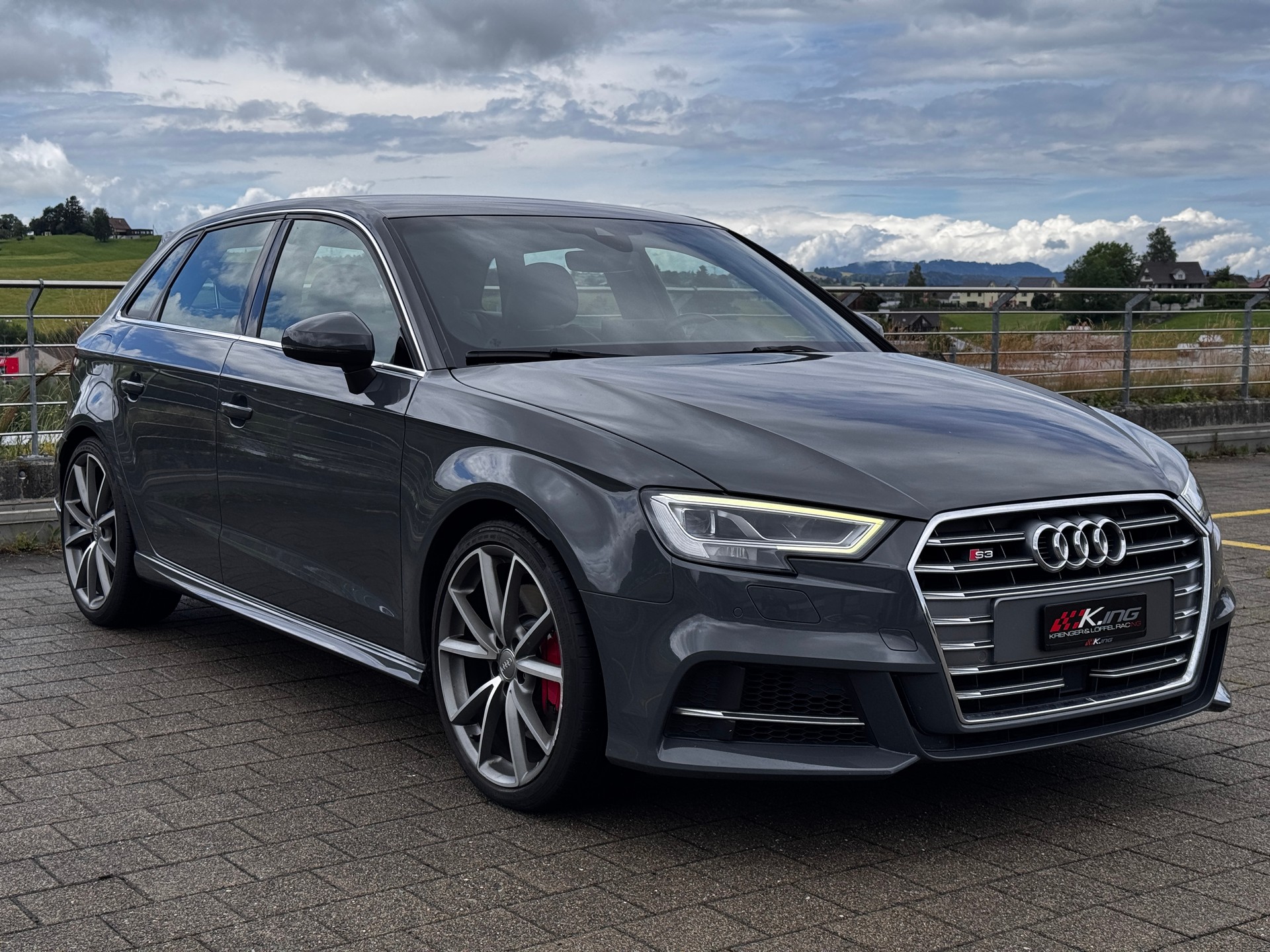 AUDI S3 Sportback 2.0 TFSI quattro S-tronic-showroom-element-2