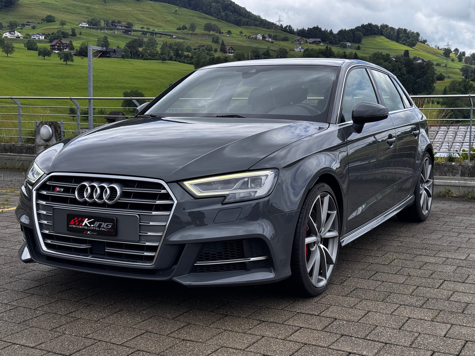 AUDI S3 Sportback 2.0 TFSI quattro S-tronic-showroom-element-1