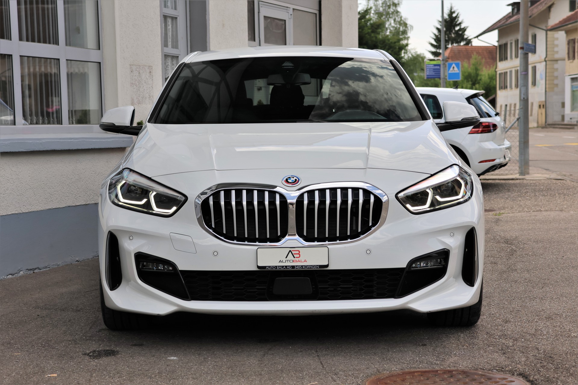 BMW 118i M Sport Steptronic (CH)-showroom-element-1