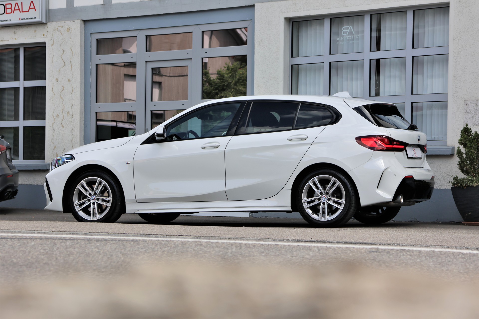 BMW 118i M Sport Steptronic (CH)-showroom-element-3