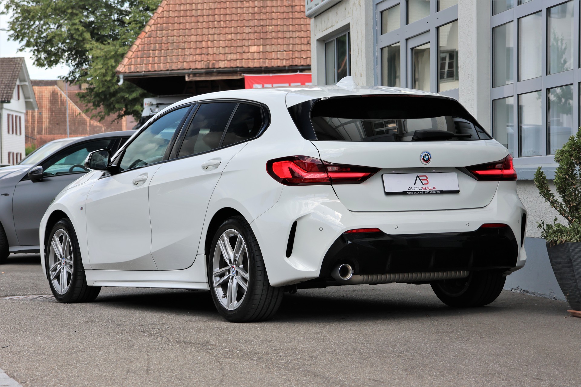 BMW 118i M Sport Steptronic (CH)-showroom-element-2