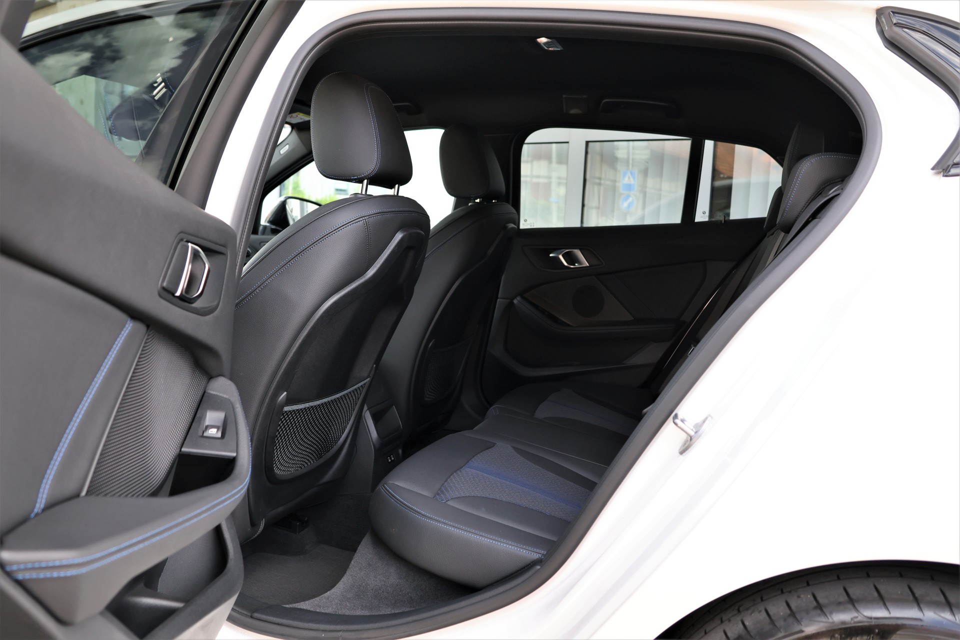 BMW 118i M Sport Steptronic (CH)-image-11