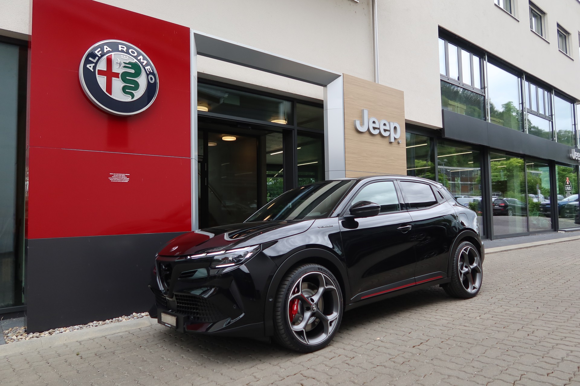 ALFA ROMEO Junior 280 54kWh Veloce Sport/Tech/Sky