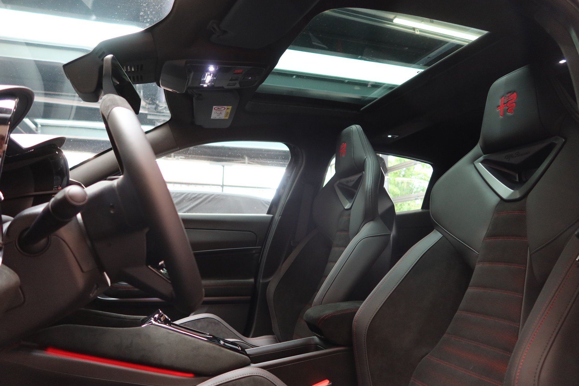 ALFA ROMEO Junior 280 54kWh Veloce Sport/Tech/Sky-image-9
