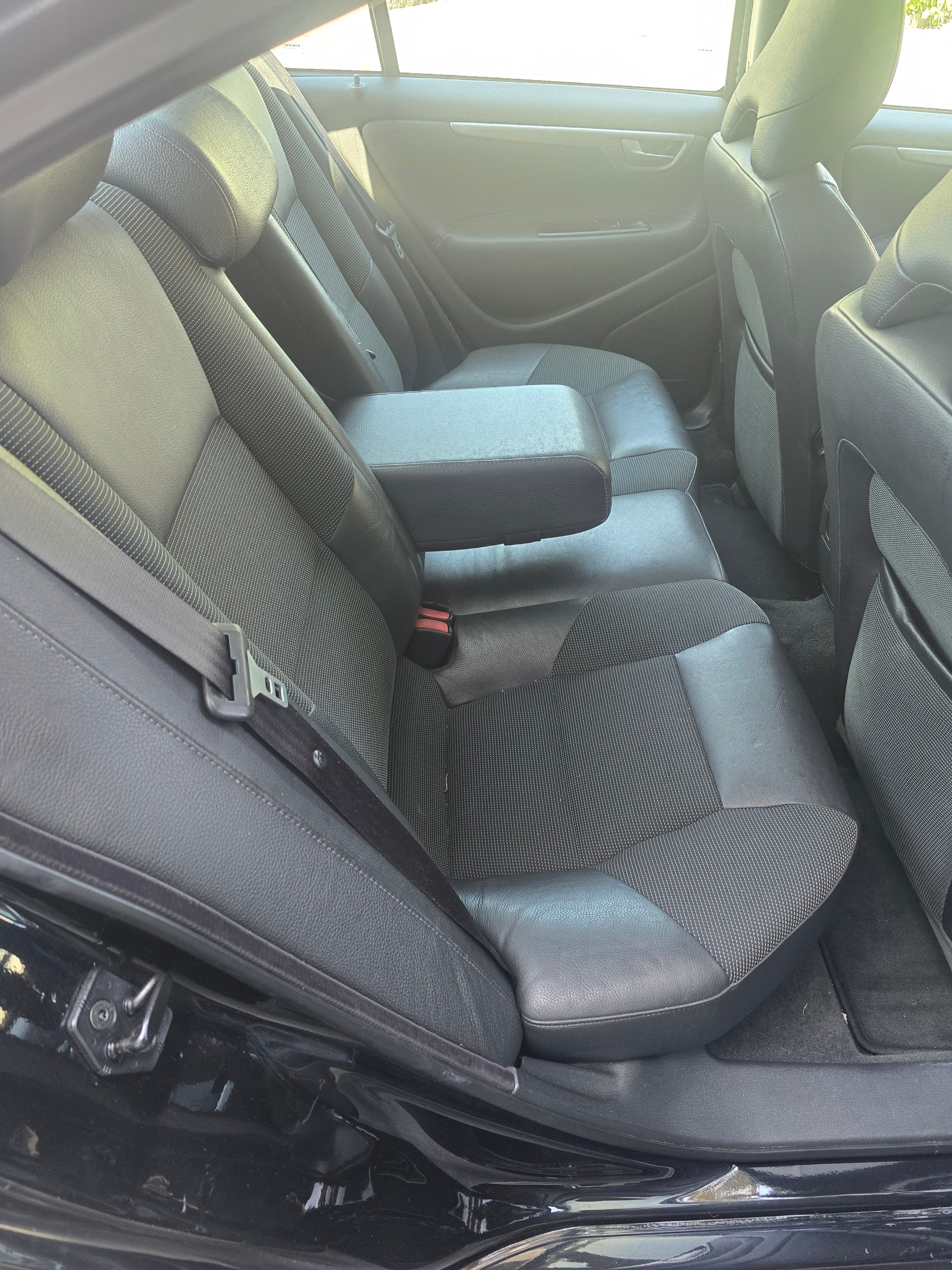 VOLVO S60 2.5T AWD Stockholm Geartronic-image-10