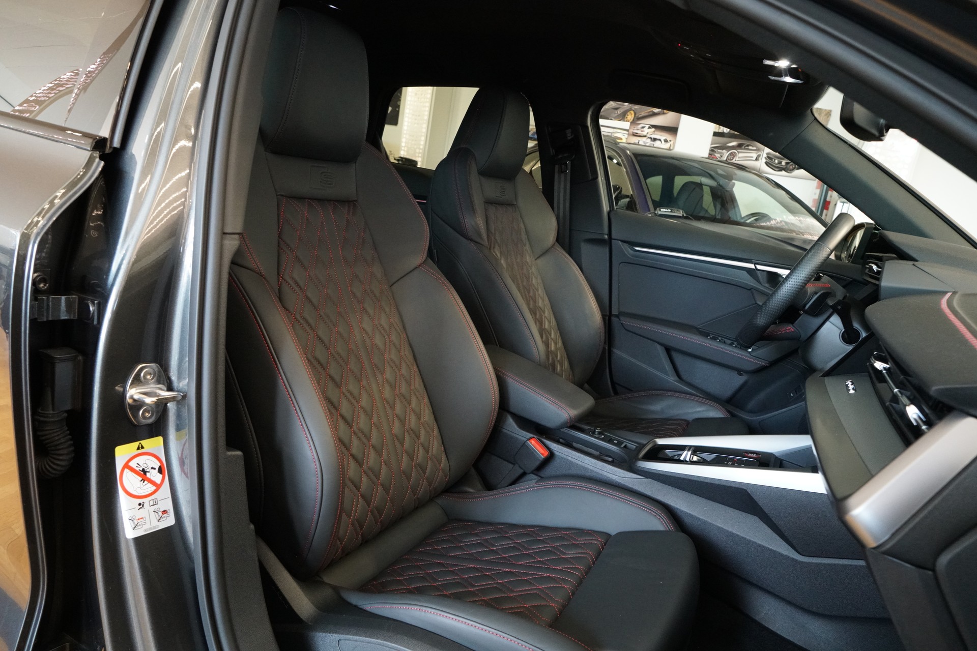 AUDI S3 Sportback 2.0 TFSI quattro S-tronic-image-22