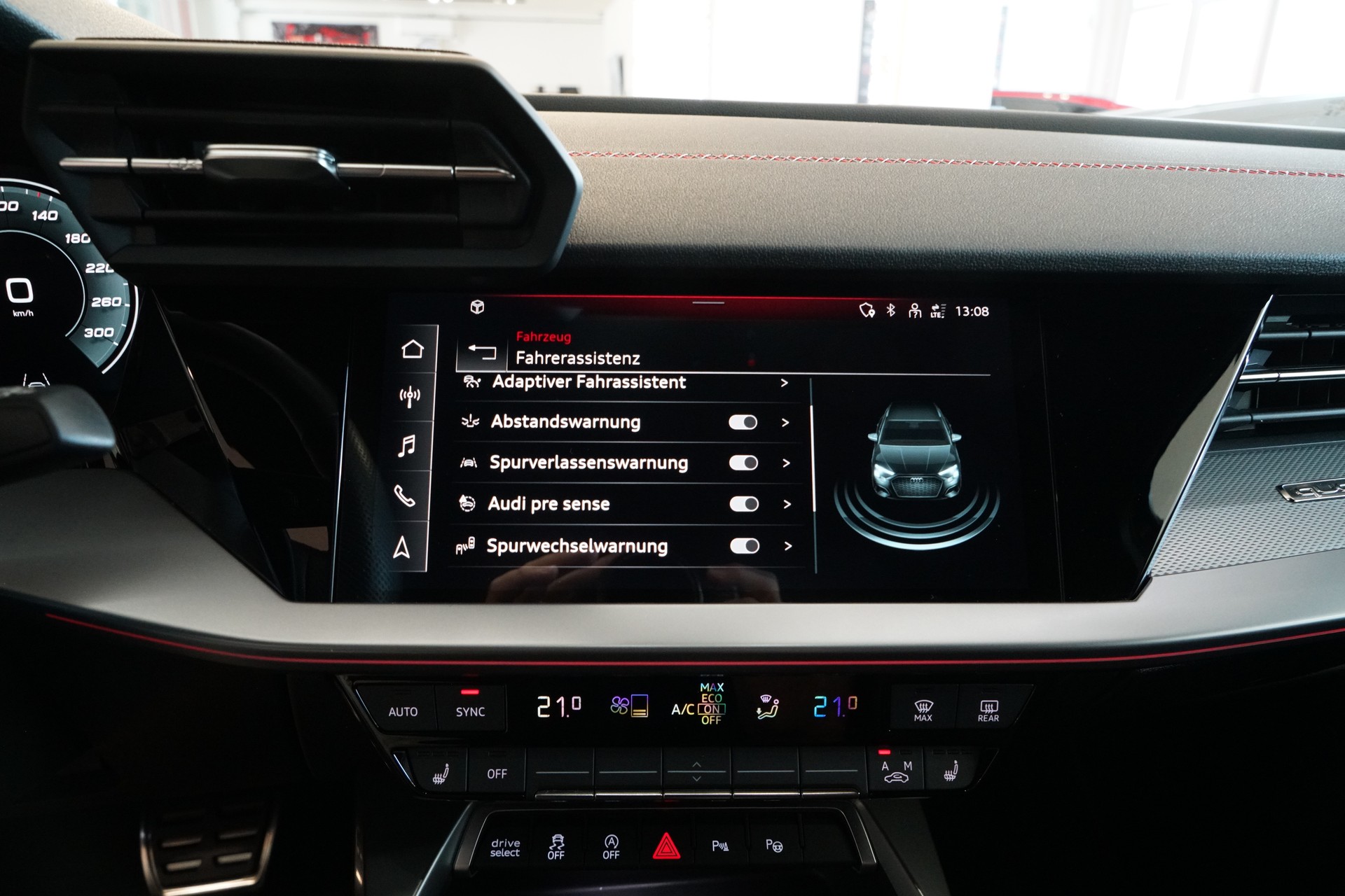 AUDI S3 Sportback 2.0 TFSI quattro S-tronic-image-14