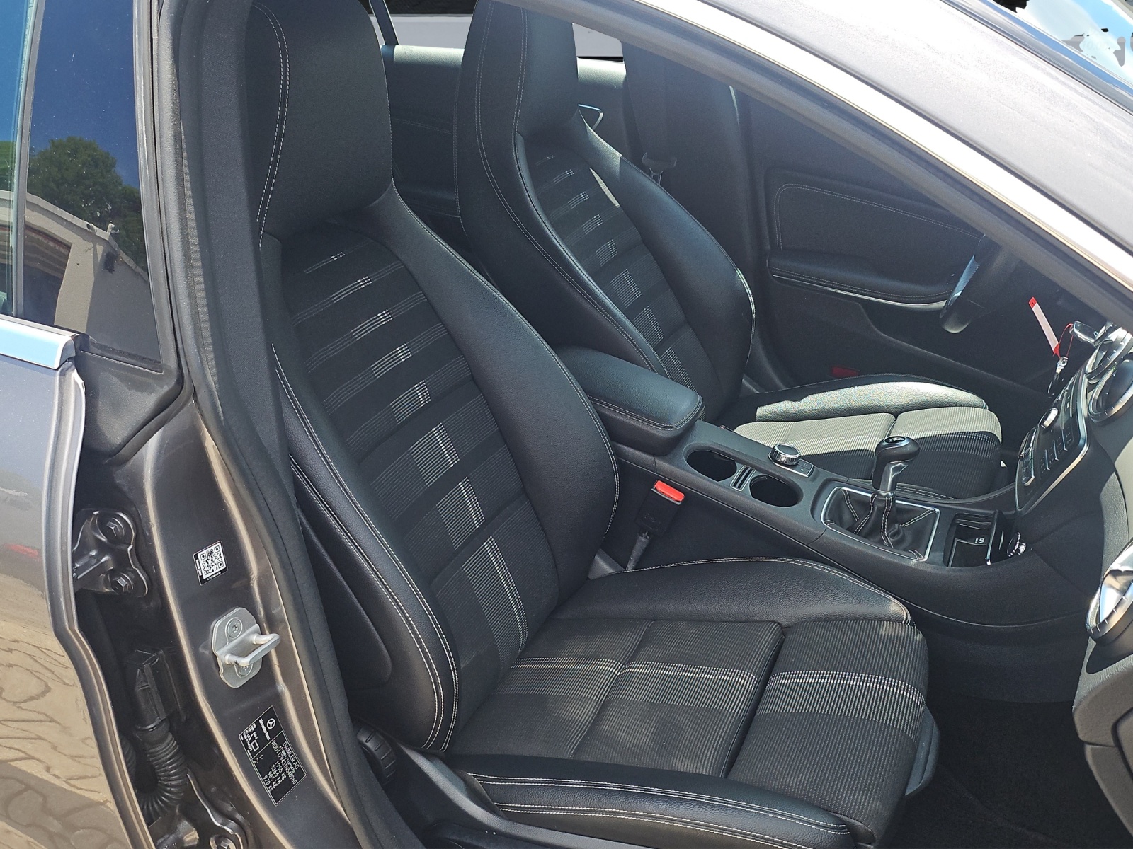 MERCEDES-BENZ CLA Shooting Brake 200 Urban-image-14