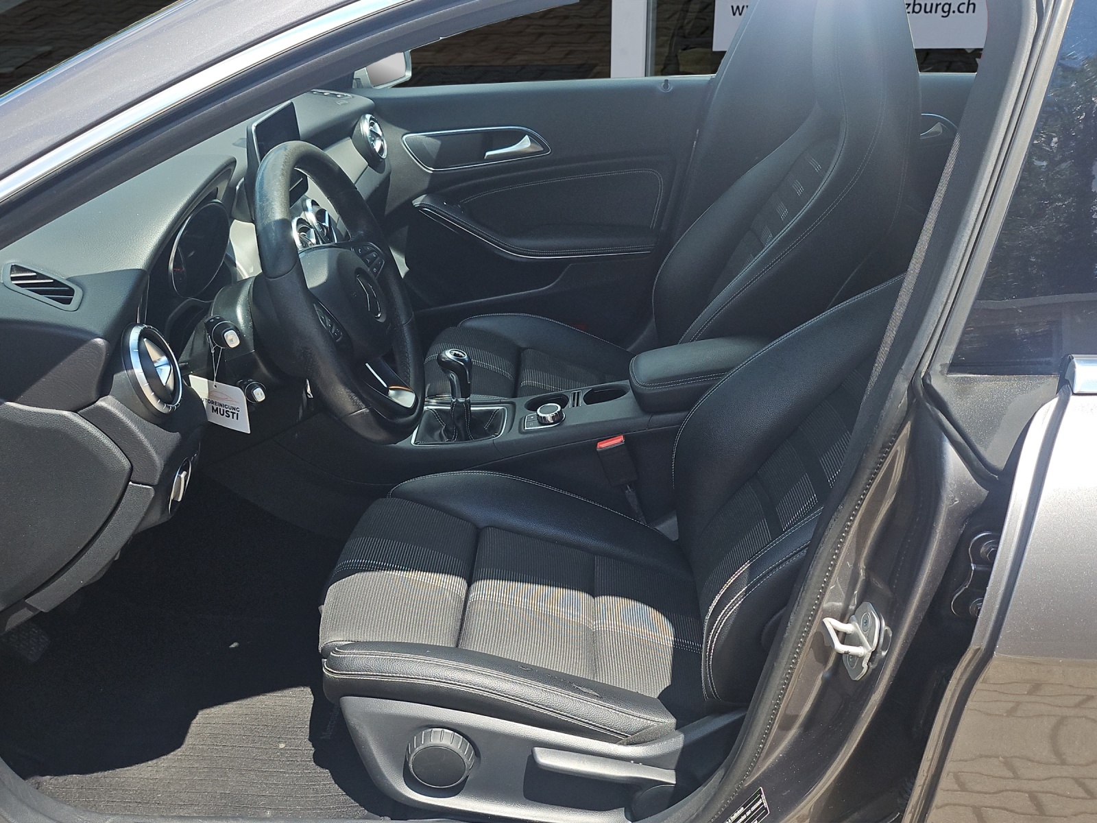 MERCEDES-BENZ CLA Shooting Brake 200 Urban-image-9