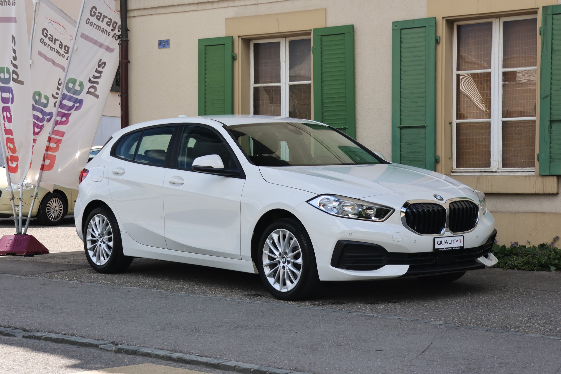 BMW 118i Steptronic Essential Edition-showroom-element-2