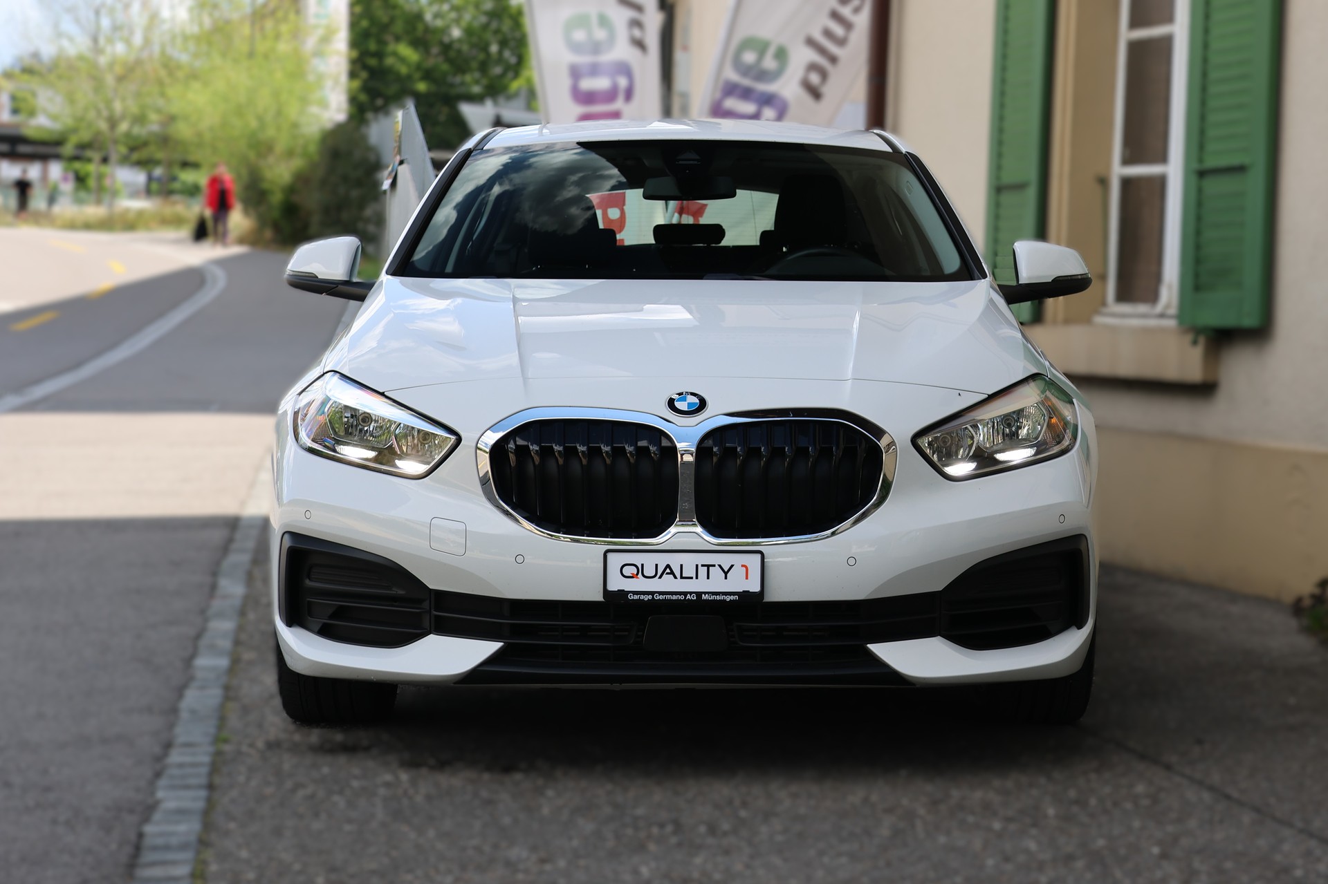 BMW 118i Steptronic Essential Edition-showroom-element-1