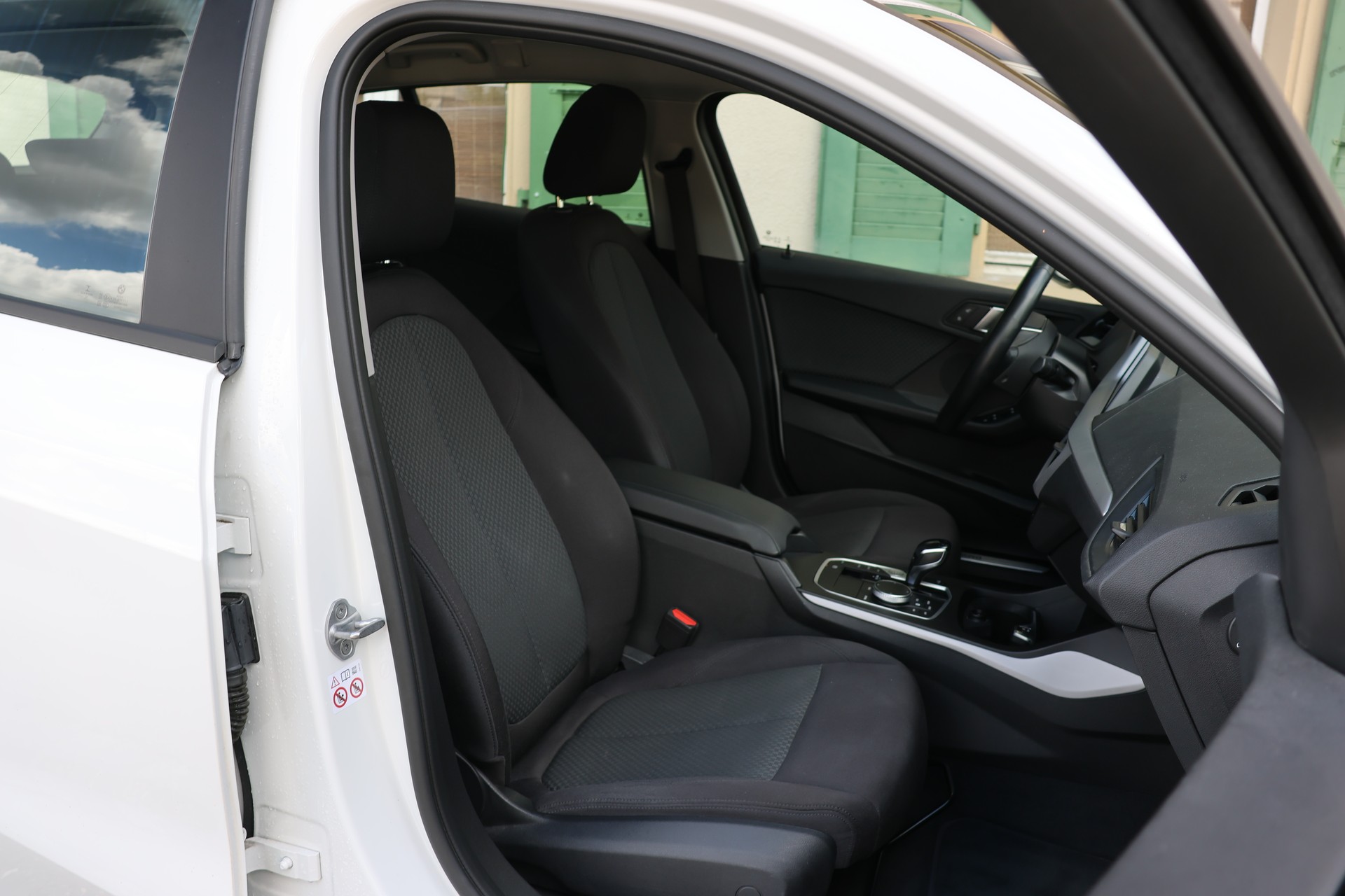 BMW 118i Steptronic Essential Edition-image-8