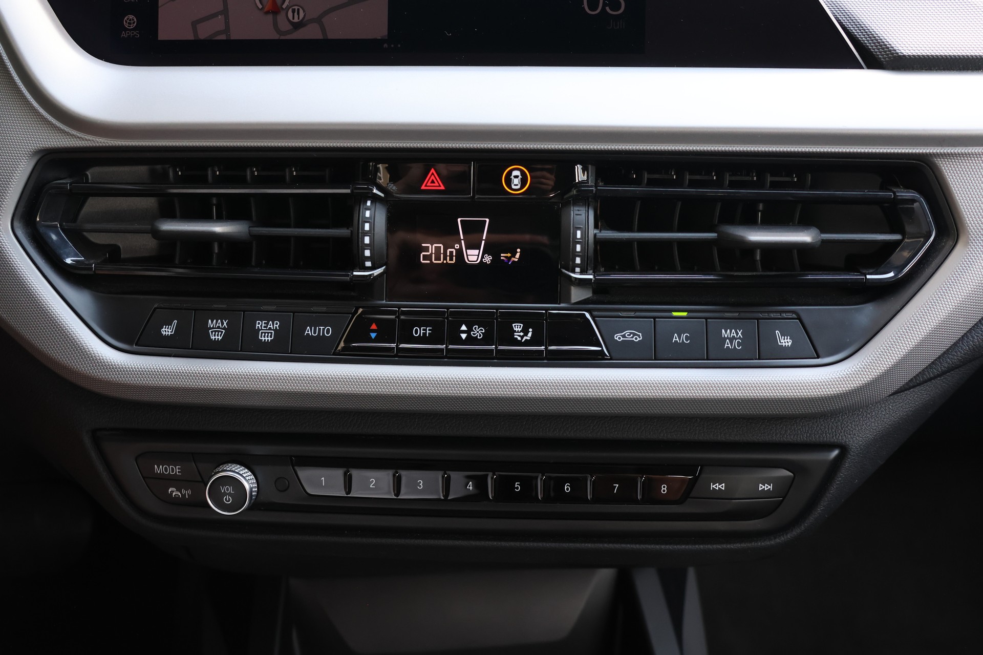 BMW 118i Steptronic Essential Edition-image-15
