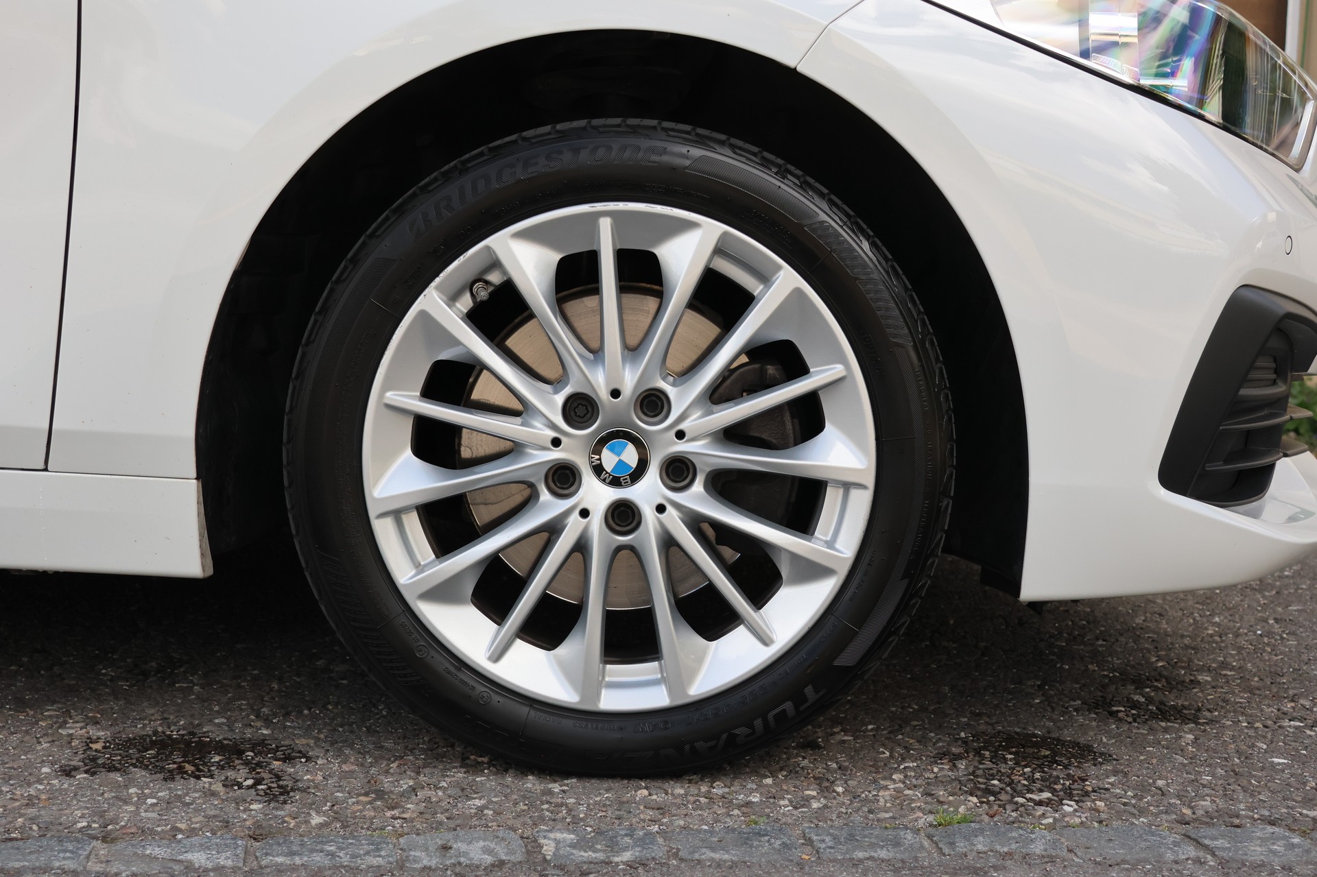 BMW 118i Steptronic Essential Edition-showroom-element-3