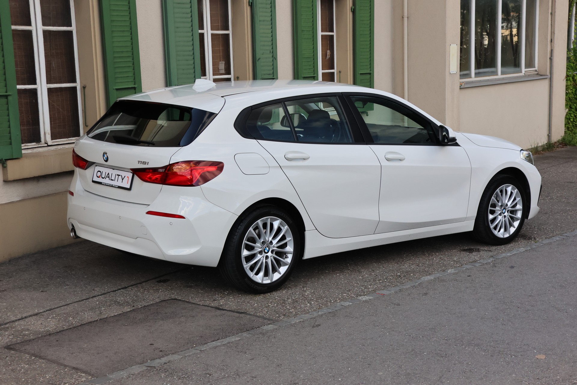 BMW 118i Steptronic Essential Edition-image-4