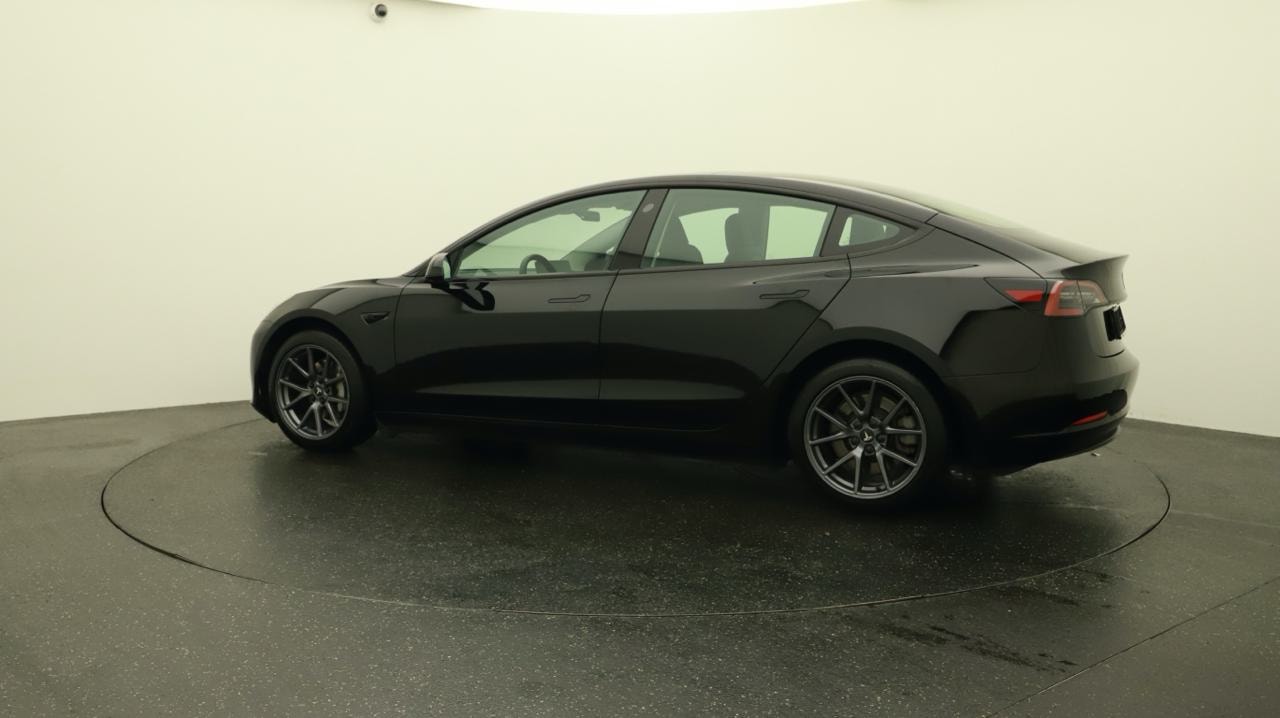 TESLA Model 3 Long Range Dual Motor AWD-showroom-element-2