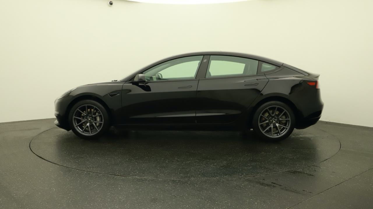 TESLA Model 3 Long Range Dual Motor AWD-showroom-element-1