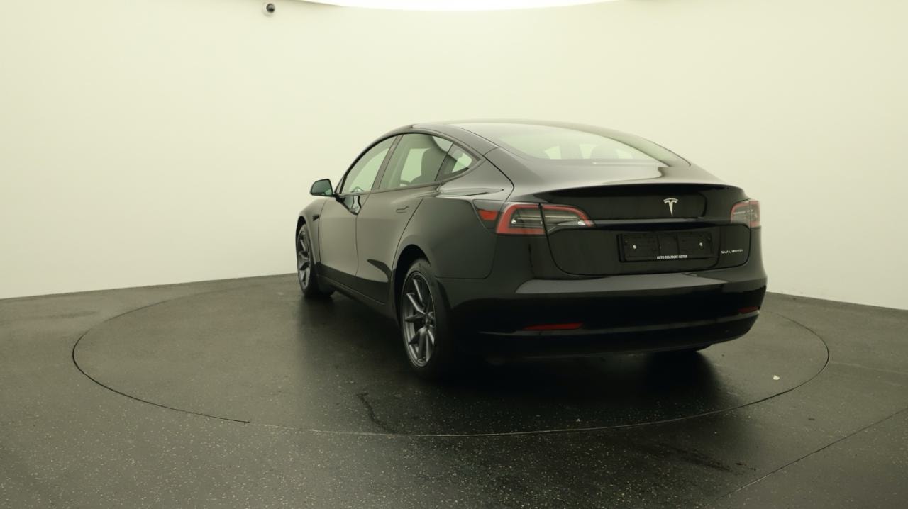 TESLA Model 3 Long Range Dual Motor AWD-showroom-element-3
