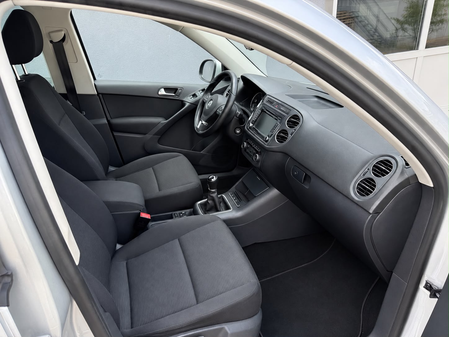 VW Tiguan 1.4 TSI BlueMotion Value 4x2-image-12