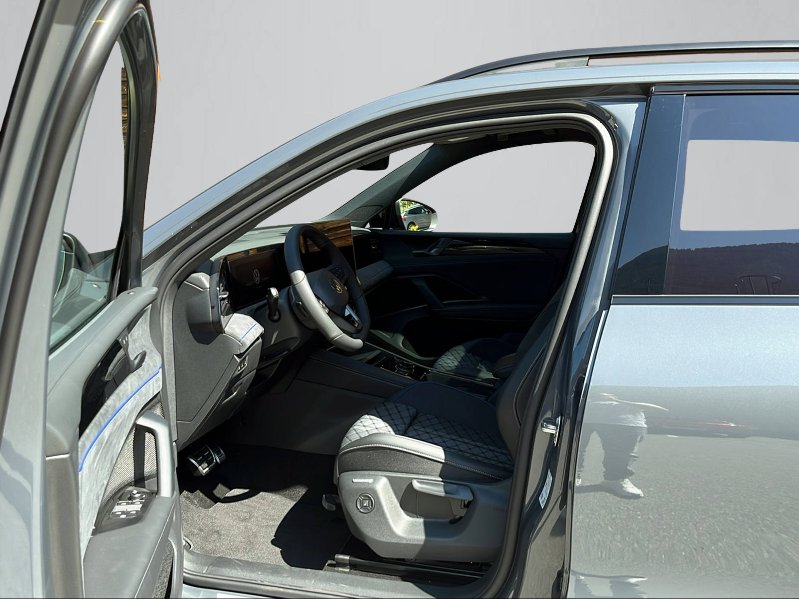 VW Tiguan 2.0 TSI DSG R-Line Plus 4Motion-showroom-element-1